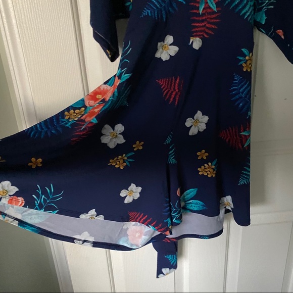 Express Tropical Floral Romper - Picture 5 of 5